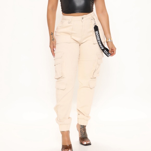 Fashion Nova Pants - Ivory cargo pants brand new